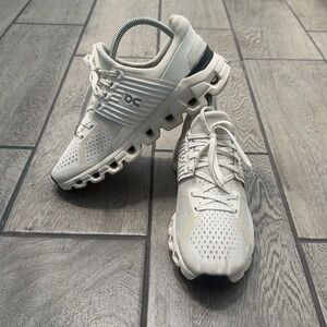 Used On Cloud Women’s Sneakers Off White Size 8